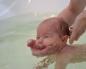 Os benefícios da natação do bebê