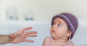 Angst bei einem Baby: Anzeichen aufkommender Angst